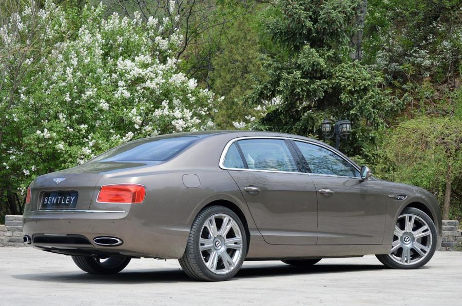 Bentley Flying Spur 2014 года  (фото 3 из 63)